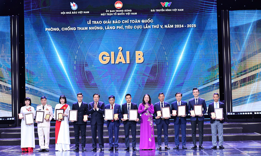 Bac Ninh Newspaper, Radio & Television wins B Prize at 5th National Press Awards on combating corruption, wastefulness, and negative phenomena